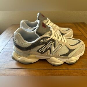 New Balance U9060GRY Size 9.5 Mens USED